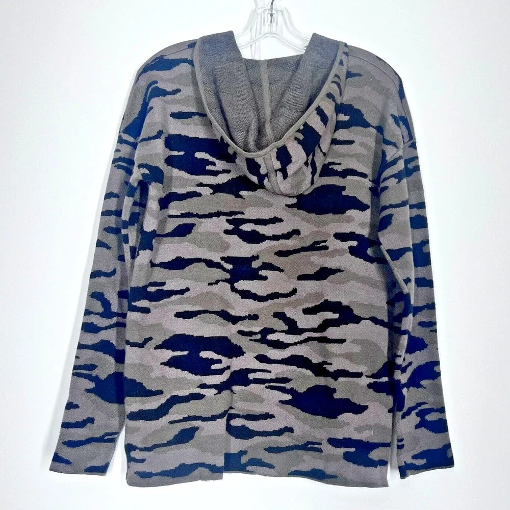 Tahari Hooded Sweater Womens Medium Black and Green Camo Pullover Outdoor Boho